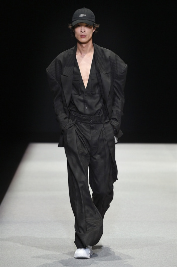 Fotoservizio/SS 2018/MEN/MUNSOO KWON/DP2/0