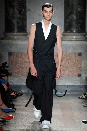 Fotoservizio/SS 2018/MEN/LES HOMMES/DP2/12