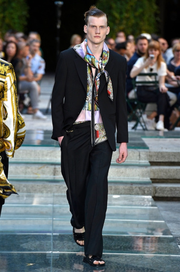 Fotoservizio/SS 2018/MEN/VERSACE/DP2/1