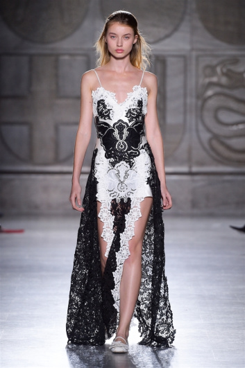 Fotoservizio/SS 2018/WOMEN/FAUSTO PUGLISI/DP2/2