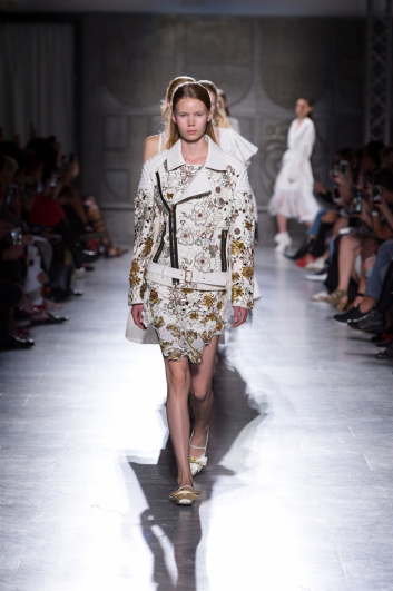 Fotoservizio/SS 2018/WOMEN/FAUSTO PUGLISI/DP2/4