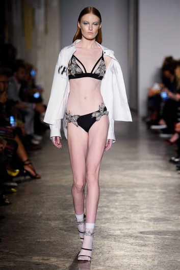 Fotoservizio/SS 2018/WOMEN/FRANCESCO SCOGNAMIGLIO/DP2/4