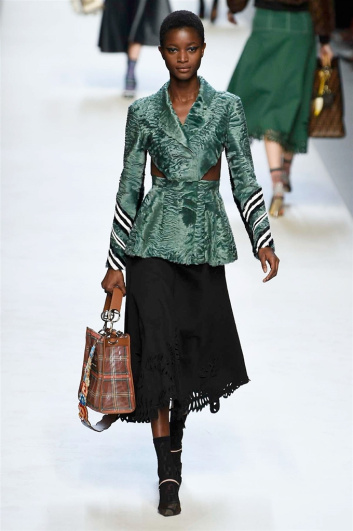 Fotoservizio/SS 2018/WOMEN/FENDI/DP2/1