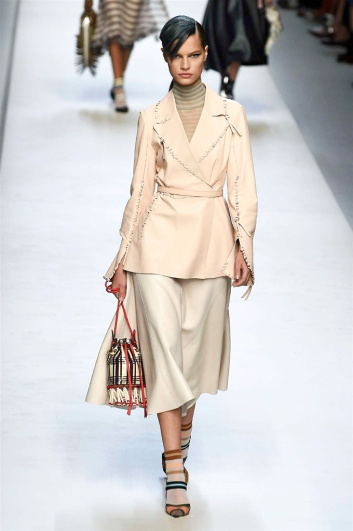Fotoservizio/SS 2018/WOMEN/FENDI/DP2/4