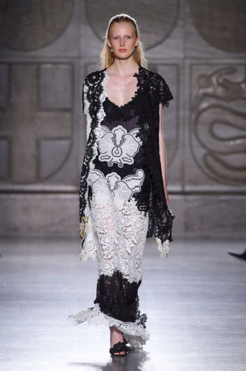 Fotoservizio/SS 2018/WOMEN/FAUSTO PUGLISI/DP2/3
