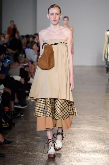 Fotoservizio/SS 2018/WOMEN/LUCIO VANOTTI/DP2/0