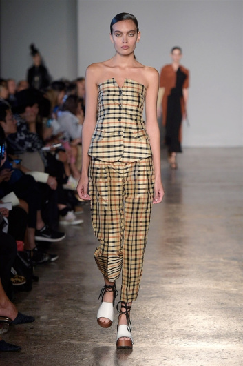 Fotoservizio/SS 2018/WOMEN/LUCIO VANOTTI/DP2/1