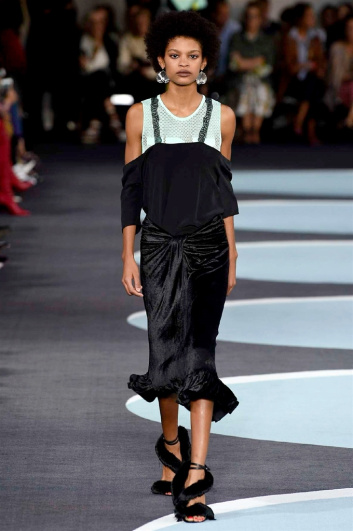Fotoservizio/SS 2018/WOMEN/MARCO DE VINCENZO/DP2/6