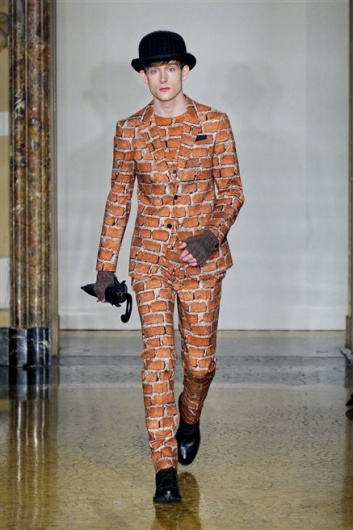 Fotoservizio/FW 2012-2013/MEN/MOSCHINO/D1/0