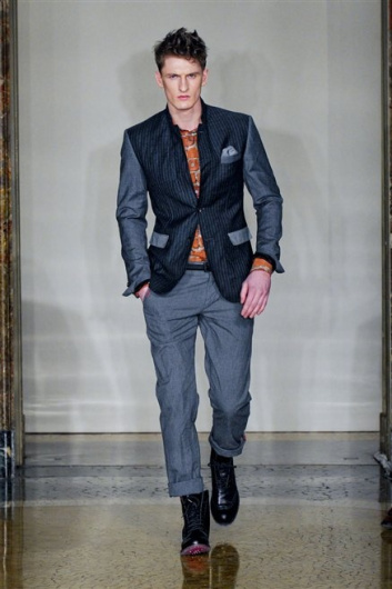 Fotoservizio/FW 2012-2013/MEN/MOSCHINO/D1/1