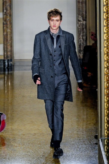 Fotoservizio/FW 2012-2013/MEN/MOSCHINO/D1/2