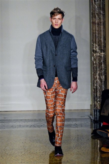 Fotoservizio/FW 2012-2013/MEN/MOSCHINO/D1/3