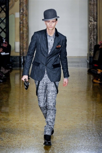 Fotoservizio/FW 2012-2013/MEN/MOSCHINO/D1/5