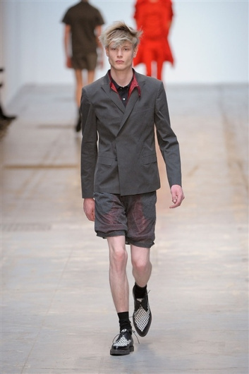 Fotoservizio/SS 2012/MEN/COSTUME NATIONAL HOMME/D1/19