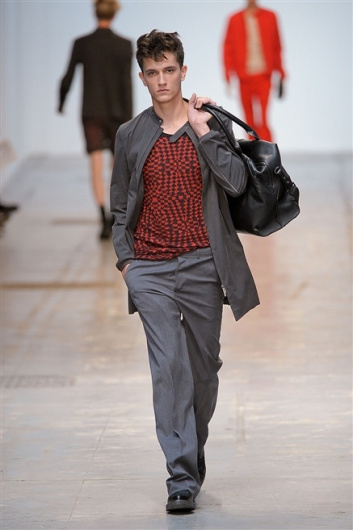 Fotoservizio/SS 2012/MEN/COSTUME NATIONAL HOMME/D1/21