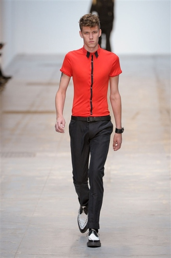 Fotoservizio/SS 2012/MEN/COSTUME NATIONAL HOMME/D1/23