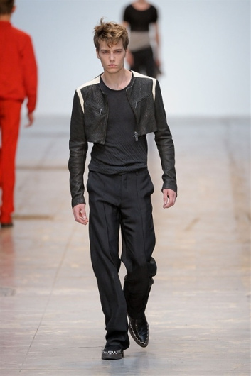 Fotoservizio/SS 2012/MEN/COSTUME NATIONAL HOMME/D1/24