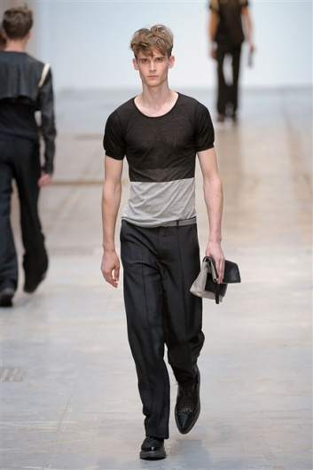 Fotoservizio/SS 2012/MEN/COSTUME NATIONAL HOMME/D1/25