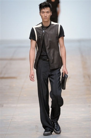 Fotoservizio/SS 2012/MEN/COSTUME NATIONAL HOMME/D1/26