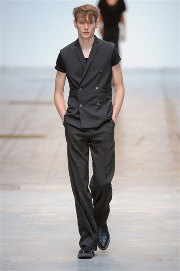 Fotoservizio/SS 2012/MEN/COSTUME NATIONAL HOMME/D1/27