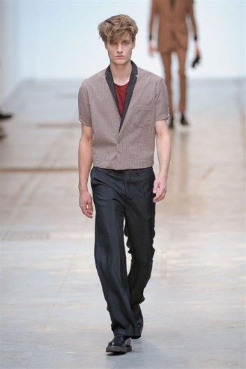 Fotoservizio/SS 2012/MEN/COSTUME NATIONAL HOMME/D1/2