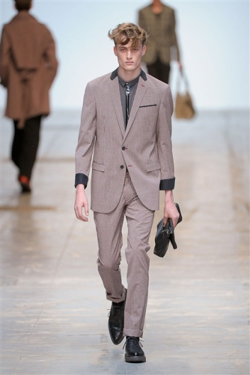 Fotoservizio/SS 2012/MEN/COSTUME NATIONAL HOMME/D1/3