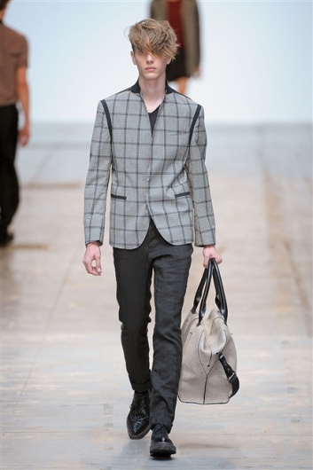 Fotoservizio/SS 2012/MEN/COSTUME NATIONAL HOMME/D1/4