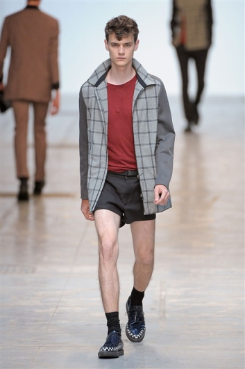 Fotoservizio/SS 2012/MEN/COSTUME NATIONAL HOMME/D1/5