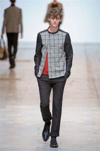 Fotoservizio/SS 2012/MEN/COSTUME NATIONAL HOMME/D1/6