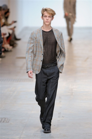 Fotoservizio/SS 2012/MEN/COSTUME NATIONAL HOMME/D1/7