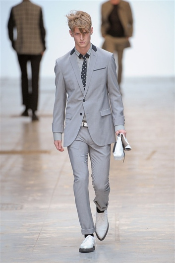 Fotoservizio/SS 2012/MEN/COSTUME NATIONAL HOMME/D1/8