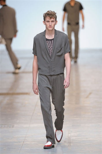 Fotoservizio/SS 2012/MEN/COSTUME NATIONAL HOMME/D1/10