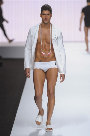 Fotoservizio/SS 2012/MEN/DIRK BIKKEMBERGS SPORT COUTURE/D1/9
