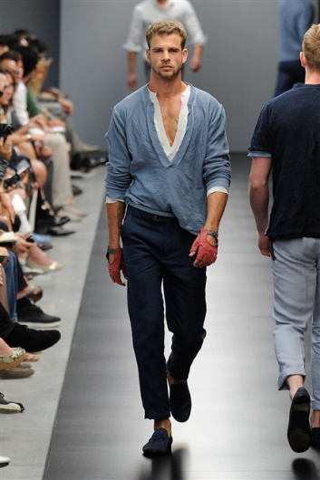 Fotoservizio/SS 2012/MEN/ERMANNO SCERVINO/D1/14