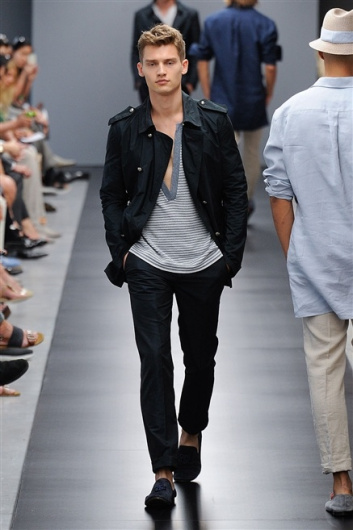 Fotoservizio/SS 2012/MEN/ERMANNO SCERVINO/D1/24