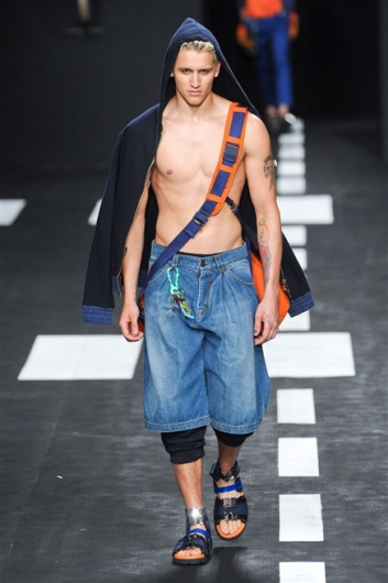 Fotoservizio/SS 2012/MEN/FRANKIE MORELLO/D1/0