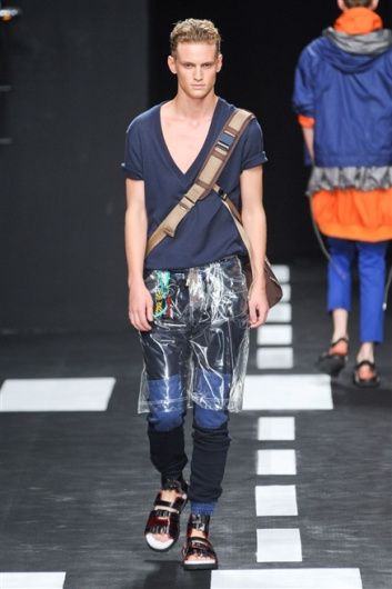 Fotoservizio/SS 2012/MEN/FRANKIE MORELLO/D1/3
