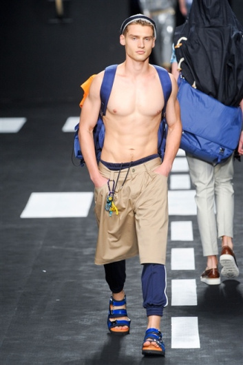 Fotoservizio/SS 2012/MEN/FRANKIE MORELLO/D1/9