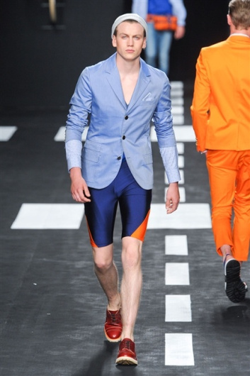 Fotoservizio/SS 2012/MEN/FRANKIE MORELLO/D1/12