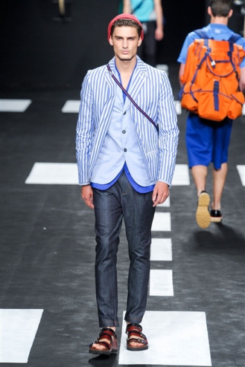 Fotoservizio/SS 2012/MEN/FRANKIE MORELLO/D1/18