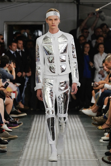 Fotoservizio/SS 2012/MEN/MONCLER GAMME BLEU/D1/1