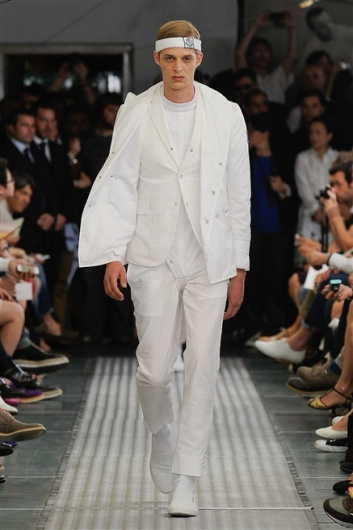 Fotoservizio/SS 2012/MEN/MONCLER GAMME BLEU/D1/3