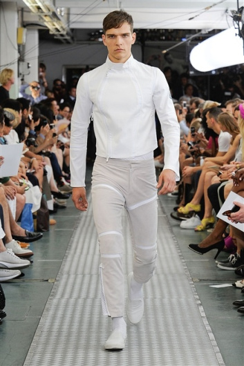 Fotoservizio/SS 2012/MEN/MONCLER GAMME BLEU/D1/4