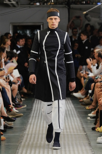 Fotoservizio/SS 2012/MEN/MONCLER GAMME BLEU/D1/14