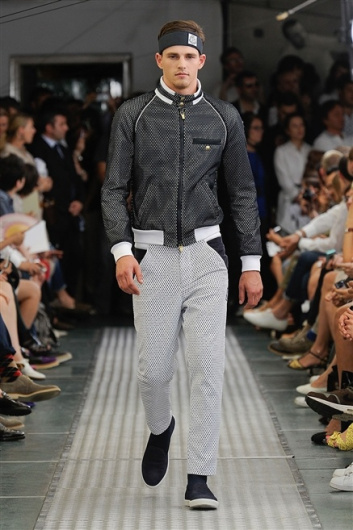 Fotoservizio/SS 2012/MEN/MONCLER GAMME BLEU/D1/17