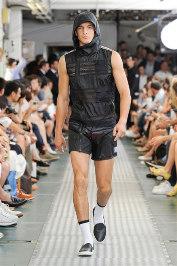 Fotoservizio/SS 2012/MEN/MONCLER GAMME BLEU/D1/36