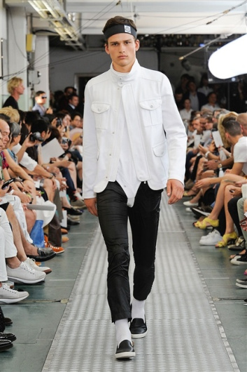 Fotoservizio/SS 2012/MEN/MONCLER GAMME BLEU/D1/40