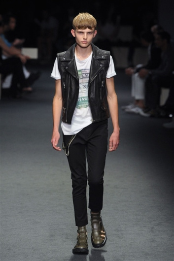 Fotoservizio/SS 2012/MEN/NEIL BARRETT/D1/9