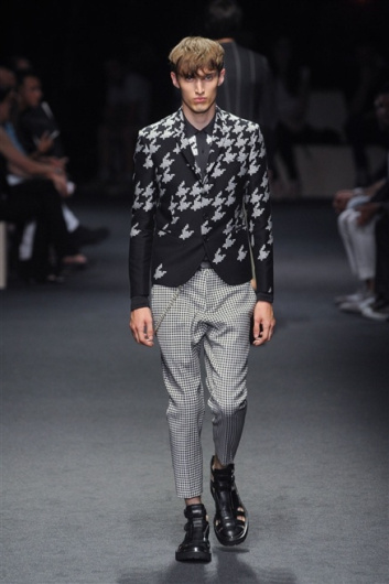 Fotoservizio/SS 2012/MEN/NEIL BARRETT/D1/15
