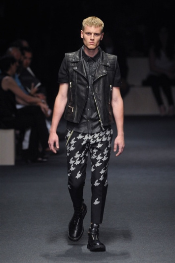 Fotoservizio/SS 2012/MEN/NEIL BARRETT/D1/16